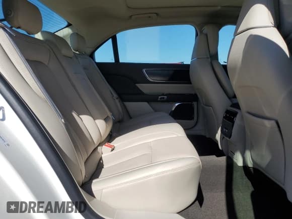 ✅ 2019 Lincoln Continental Select • VIN: 1LN6L9TK5K5614319 • Lot: 84798595. Wystawiony na Copart z przebiegiem 13 759 mil. Bezpłatny archiwum sprzedaży aukcyjnych z USA i szczegółowy raport historii pojazdu na DreamBid. Zdjęcie 10.