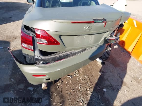 ✅ 2011 Lexus IS 250 C • VIN: JTHFF2C21B2515807 • Lot: 43900353. Listed on IAAI with 103,760 mi. Free auction sales archive from the USA and detailed vehicle history report at DreamBid. Image 6.