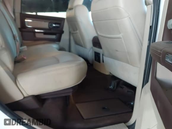 ✅ 2018 Ram 2500 Laramie • VIN: 3C6UR5FL0JG115269 • Lot: 41310111. Wystawiony na IAAI z przebiegiem 134 756 mil. Bezpłatny archiwum sprzedaży aukcyjnych z USA i szczegółowy raport historii pojazdu na DreamBid. Zdjęcie 8.