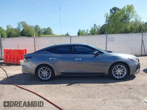 ✅ 2019 Nissan Maxima SL • VIN: 1N4AA6AV4KC377503 • Lot: 41979533. Wystawiony na IAAI z przebiegiem 84 544 mil. Bezpłatny archiwum sprzedaży aukcyjnych z USA i szczegółowy raport historii pojazdu na DreamBid. Zdjęcie 13.