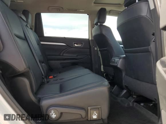 ✅ 2017 Toyota Highlander XLE • VIN: 5TDJZRFHXHS388827 • Lot: 60254015. Listed on Copart with 64,836 mi. Free auction sales archive from the USA and detailed vehicle history report at DreamBid. Image 11.