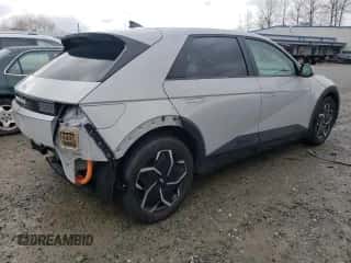2022 Hyundai Ioniq 5 SE z VIN KM8KM4AE8NU068136, wystawiony jako Copart lot #44801044 z przebiegiem 11 473 mil mil oraz . Historia ofert i sprzedaży dostępna na DreamBid. Obrazek 3.