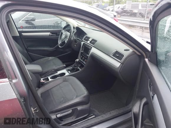 ✅ 2013 Volkswagen Passat SE • VIN: 1VWBH7A38DC032697 • Лот: 42446672. Опубликован ранее на IAAI с пробегом 287 102 миль. Бесплатный доступ к архиву аукционных продаж из США и подробный отчёт об истории автомобиля на DreamBid. Изображение 5.