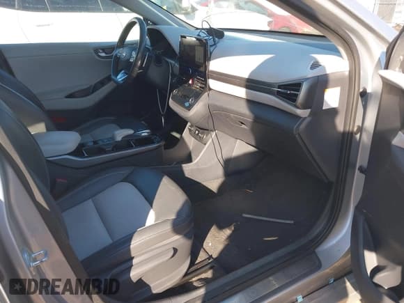 ✅ 2020 Hyundai Ioniq Limited • VIN: KMHC85LJXLU073635 • Lot: 41371618. Wystawiony na IAAI z przebiegiem 33 518 mil. Bezpłatny archiwum sprzedaży aukcyjnych z USA i szczegółowy raport historii pojazdu na DreamBid. Zdjęcie 5.