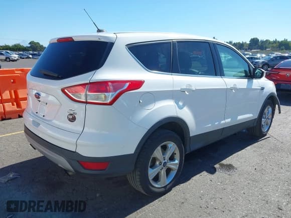 ✅ 2016 Ford Escape SE • VIN: 1FMCU9G95GUB17145 • Lot: 43270076. Listed on IAAI with 178,832 mi. Free auction sales archive from the USA and detailed vehicle history report at DreamBid. Image 4.