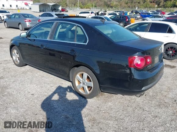 ✅ 2008 Volkswagen Jetta SE • VIN: 3VWRM71KX8M182235 • Lot: 41519055. Wystawiony na IAAI z przebiegiem 182 404 mil. Bezpłatny archiwum sprzedaży aukcyjnych z USA i szczegółowy raport historii pojazdu na DreamBid. Zdjęcie 3.
