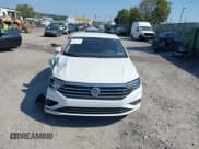 ✅ 2020 Volkswagen Jetta S • VIN: 3VWN57BU8LM044407 • Lot: 43205185. Wystawiony na IAAI z przebiegiem 43 957 mil. Bezpłatny archiwum sprzedaży aukcyjnych z USA i szczegółowy raport historii pojazdu na DreamBid. Zdjęcie 12.