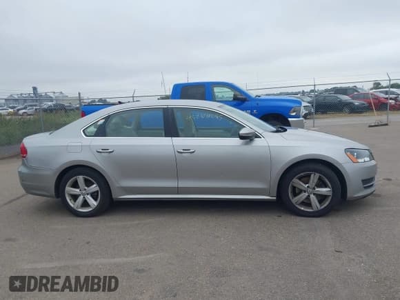 ✅ 2012 Volkswagen Passat SE • VIN: 1VWBH7A33CC072913 • Lot: 43284285. Wystawiony na IAAI z przebiegiem 133 064 mil. Bezpłatny archiwum sprzedaży aukcyjnych z USA i szczegółowy raport historii pojazdu na DreamBid. Zdjęcie 13.