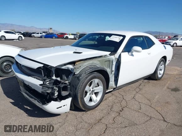 ✅ 2013 Dodge Challenger SXT • VIN: 2C3CDYAGXDH530476 • Lot: 41305751. Wystawiony na IAAI z przebiegiem Nie podano. Bezpłatny archiwum sprzedaży aukcyjnych z USA i szczegółowy raport historii pojazdu na DreamBid. Zdjęcie 2.