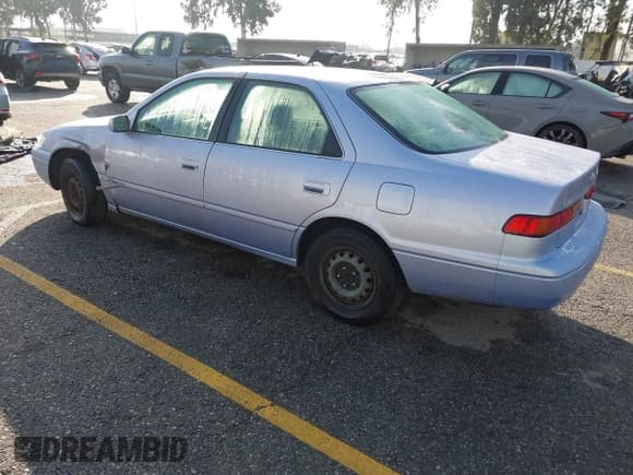 ✅ 1997 Toyota Camry LE • VIN: JT2BG22K2V0090332 • Lot: 43721452. Wystawiony na IAAI z przebiegiem 150 347 mil. Bezpłatny archiwum sprzedaży aukcyjnych z USA i szczegółowy raport historii pojazdu na DreamBid. Zdjęcie 3.