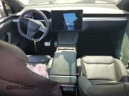 ✅ 2024 Tesla Model X Plaid • VIN: 7SAXCBE61RF449039 • Lot: 62516085. Wystawiony na Copart z przebiegiem Nie podano. Bezpłatny archiwum sprzedaży aukcyjnych z USA i szczegółowy raport historii pojazdu na DreamBid. Zdjęcie 8.