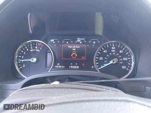 ✅ 2019 Ford Expedition XLT • VIN: 1FMJU1HT3KEA12044 • Lot: 41601681. Wystawiony na IAAI z przebiegiem 143 194 mil. Bezpłatny archiwum sprzedaży aukcyjnych z USA i szczegółowy raport historii pojazdu na DreamBid. Zdjęcie 7.