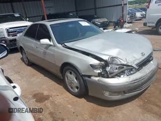 ✅ 2001 Lexus ES 300 • VIN: JT8BF28GX10320821 • Lot: 42471409. Wystawiony na IAAI z przebiegiem 214 905 mil. Bezpłatny archiwum sprzedaży aukcyjnych z USA i szczegółowy raport historii pojazdu na DreamBid. Zdjęcie 1.