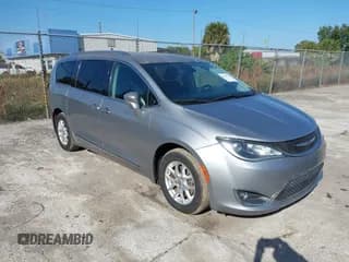 ✅ 2020 Chrysler Pacifica Touring L • VIN: 2C4RC1BG2LR124750 • Lot: 43922715. Listed on IAAI with 185,922 mi. Free auction sales archive from the USA and detailed vehicle history report at DreamBid. Image 1.