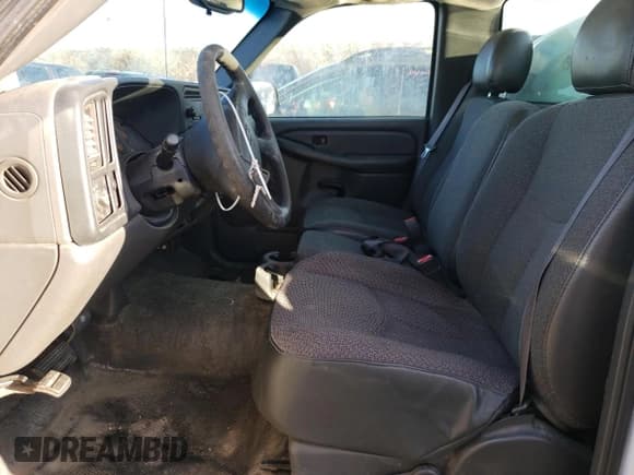 ✅ 2003 Chevrolet Silverado 1500 • VIN: IDCO004199ZZ • Лот: 85870734. Опубликован ранее на Copart с пробегом 289 533 миль. Бесплатный доступ к архиву аукционных продаж из США и подробный отчёт об истории автомобиля на DreamBid. Изображение 7.