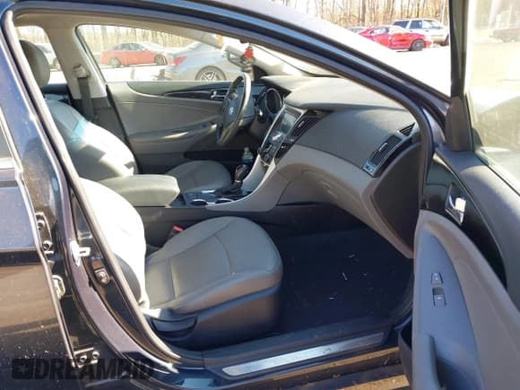 ✅ 2011 Hyundai Sonata Limited • VIN: 5NPEC4AC6BH172150 • Lot: 43675440. Listed on IAAI with 146,300 mi. Free auction sales archive from the USA and detailed vehicle history report at DreamBid. Image 5.