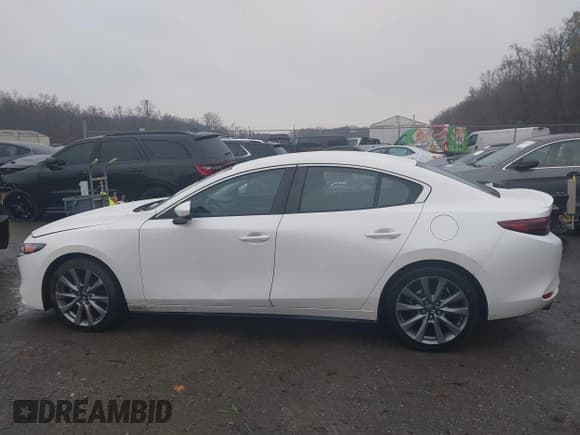 ✅ 2021 Mazda 3 Select • VIN: JM1BPABL4M1319578 • Лот: 43771777. Опубликован ранее на IAAI с пробегом 83 317 миль. Бесплатный доступ к архиву аукционных продаж из США и подробный отчёт об истории автомобиля на DreamBid. Изображение 14.