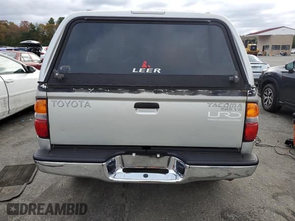 ✅ 2004 Toyota Tacoma • VIN: 5TEWN72N94Z444738 • Lot: 90382405. Wystawiony na Copart z przebiegiem 260 173 mil. Bezpłatny archiwum sprzedaży aukcyjnych z USA i szczegółowy raport historii pojazdu na DreamBid. Zdjęcie 6.