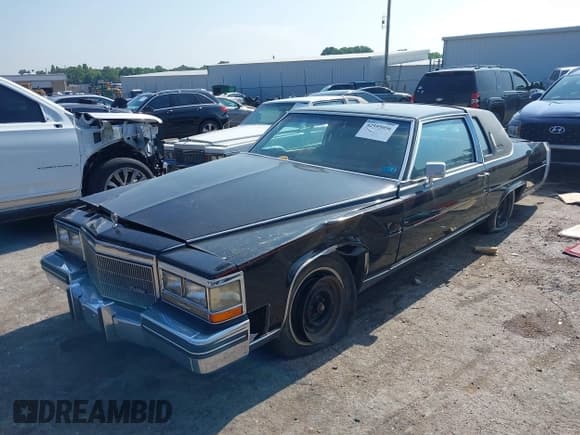 ✅ 1984 Cadillac Fleetwood • VIN: 1G6AW4782E9141227 • Лот: 42595056. Опубликован ранее на IAAI с пробегом 73 517 миль. Бесплатный доступ к архиву аукционных продаж из США и подробный отчёт об истории автомобиля на DreamBid. Изображение 2.