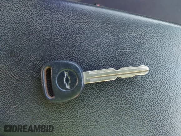 ✅ 2012 Chevrolet Colorado 1LT • VIN: 1GCDSCF90C8128327 • Lot: 43590640. Listed on IAAI with 178,600 mi. Free auction sales archive from the USA and detailed vehicle history report at DreamBid. Image 11.