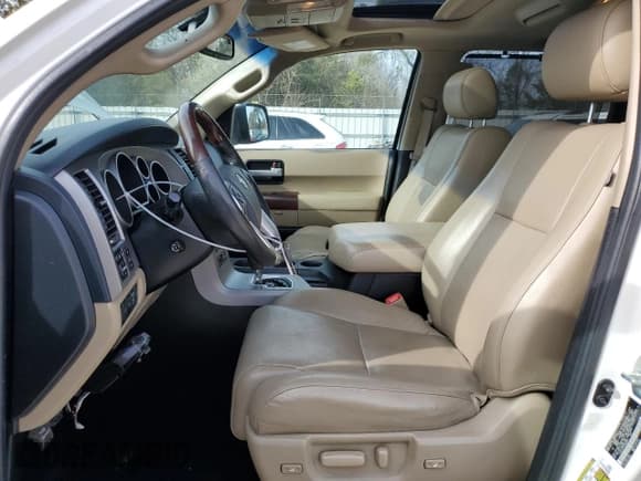 ✅ 2014 Toyota Sequoia Platinum • VIN: 5TDDY5G15ES098050 • Lot: 49091365. Wystawiony na Copart z przebiegiem 209 192 mil. Bezpłatny archiwum sprzedaży aukcyjnych z USA i szczegółowy raport historii pojazdu na DreamBid. Zdjęcie 7.