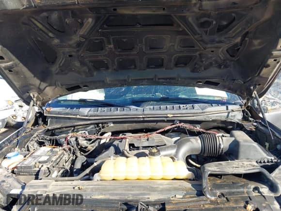 ✅ 2018 Ford F-150 XL • VIN: 1FTMF1CPXJKF73993 • Lot: 43572301. Wystawiony na IAAI z przebiegiem 91 316 mil. Bezpłatny archiwum sprzedaży aukcyjnych z USA i szczegółowy raport historii pojazdu na DreamBid. Zdjęcie 10.