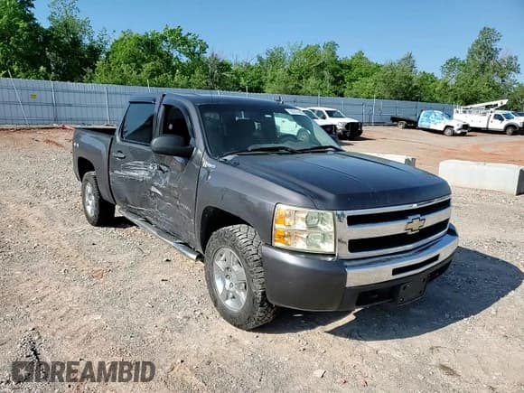 ✅ 2011 Chevrolet Silverado 1500 1HY • VIN: 3GCUKUEJ1BG109845 • Lot: 55251695. Listed on Copart with 131,940 mi. Free auction sales archive from the USA and detailed vehicle history report at DreamBid. Image 14.