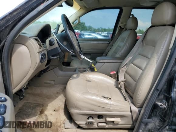 ✅ 2003 Ford Explorer Limited • VIN: 1FMZU75W83ZB44697 • Lot: 51211924. Wystawiony na Copart z przebiegiem 233 014 mil. Bezpłatny archiwum sprzedaży aukcyjnych z USA i szczegółowy raport historii pojazdu na DreamBid. Zdjęcie 7.