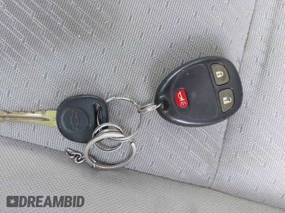 2010 Chevrolet Silverado 1500 LT z VIN 3GCRCSEA3AG185086, wystawiony jako IAAI lot #42563396 z przebiegiem 237 961 mil mil oraz . Historia ofert i sprzedaży dostępna na DreamBid. Obrazek 11.