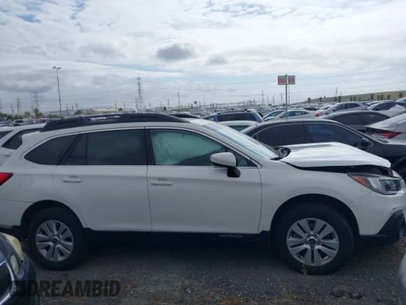 ✅ 2018 Subaru Outback Premium • VIN: 4S4BSADC3J3235713 • Lot: 43492053. Listed on IAAI with 30,800 mi. Free auction sales archive from the USA and detailed vehicle history report at DreamBid. Image 13.
