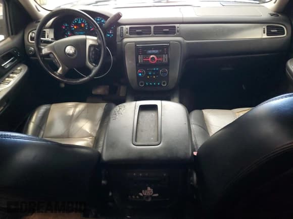 ✅ 2007 Chevrolet Suburban LT • VIN: 3GNFK16397G261510 • Lot: 87250215. Listed on Copart with 379,098 mi. Free auction sales archive from the USA and detailed vehicle history report at DreamBid. Image 8.