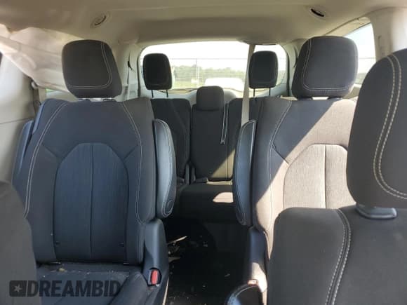 ✅ 2020 Chrysler Voyager LX • VIN: 2C4RC1CG8LR277194 • Lot: 66395055. Wystawiony na Copart z przebiegiem 54 898 mil. Bezpłatny archiwum sprzedaży aukcyjnych z USA i szczegółowy raport historii pojazdu na DreamBid. Zdjęcie 10.