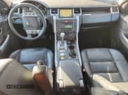 ✅ 2008 Land Rover Range Rover Sport HSE • VIN: SALSF25488A180356 • Lot: 91293295. Wystawiony na Copart z przebiegiem 141 136 mil. Bezpłatny archiwum sprzedaży aukcyjnych z USA i szczegółowy raport historii pojazdu na DreamBid. Zdjęcie 8.