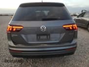 ✅ 2021 Volkswagen Tiguan SE • VIN: 3VV2B7AX0MM049341 • Lot: 93819025. Wystawiony na Copart z przebiegiem 45 423 mil. Bezpłatny archiwum sprzedaży aukcyjnych z USA i szczegółowy raport historii pojazdu na DreamBid. Zdjęcie 6.