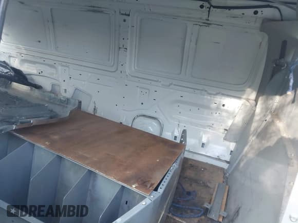 ✅ 2014 Ford Econoline Cargo Commercial • VIN: 1FTNE2EWXEDA69326 • Lot: 43748593. Wystawiony na IAAI z przebiegiem 139 521 mil. Bezpłatny archiwum sprzedaży aukcyjnych z USA i szczegółowy raport historii pojazdu na DreamBid. Zdjęcie 8.