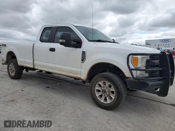 ✅ 2017 Ford F-250 XLT • VIN: 1FT7X2B64HED57915 • Lot: 70086175. Wystawiony na Copart z przebiegiem 144 664 mil. Bezpłatny archiwum sprzedaży aukcyjnych z USA i szczegółowy raport historii pojazdu na DreamBid. Zdjęcie 4.