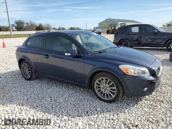 ✅ 2012 Volvo C30 • VIN: YV1672MKXC2271423 • Lot: 84919024. Listed on Copart with 71,755 mi. Free auction sales archive from the USA and detailed vehicle history report at DreamBid. Image 4.