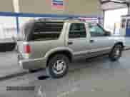 2000 Chevrolet Blazer LT z VIN 1GNDT13WXY2344263, wystawiony jako Copart lot #68523484 z przebiegiem 157 060 mil mil oraz Szkoda całkowita • Salvage title. Historia ofert i sprzedaży dostępna na DreamBid. Obrazek 3.