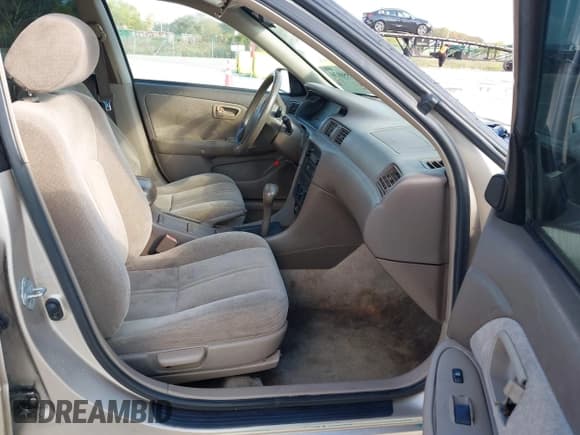 ✅ 2000 Toyota Camry LE • VIN: 4T1BG22K4YU967077 • Лот: 43550030. Опубликован ранее на IAAI с пробегом 119 323 миль. Бесплатный доступ к архиву аукционных продаж из США и подробный отчёт об истории автомобиля на DreamBid. Изображение 5.