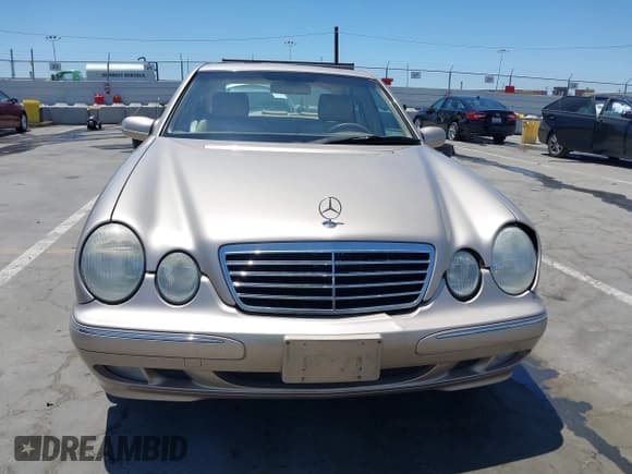✅ 2000 Mercedes-Benz E 320 • VIN: WDBJF70J5YB111968 • Lot: 42646770. Listed on IAAI with 130,411 mi. Free auction sales archive from the USA and detailed vehicle history report at DreamBid. Image 12.