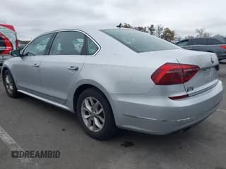 ✅ 2017 Volkswagen Passat S • VIN: 1VWAT7A3XHC031941 • Lot: 43559328. Wystawiony na IAAI z przebiegiem 104 388 mil. Bezpłatny archiwum sprzedaży aukcyjnych z USA i szczegółowy raport historii pojazdu na DreamBid. Zdjęcie 3.