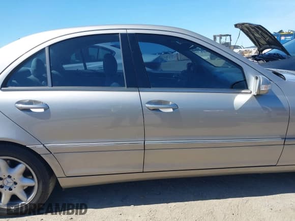 ✅ 2004 Mercedes-Benz C 240 • VIN: WDBRF61J64E015691 • Lot: 41827367. Wystawiony na IAAI z przebiegiem 171 003 mil. Bezpłatny archiwum sprzedaży aukcyjnych z USA i szczegółowy raport historii pojazdu na DreamBid. Zdjęcie 13.