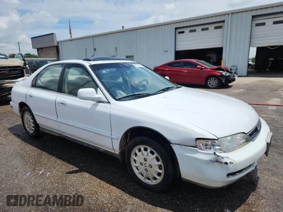 ✅ 1997 Honda Accord EX • VIN: 1HGCD5667VA138535 • Lot: 62082095. Wystawiony na Copart z przebiegiem 250 787 mil. Bezpłatny archiwum sprzedaży aukcyjnych z USA i szczegółowy raport historii pojazdu na DreamBid. Zdjęcie 4.