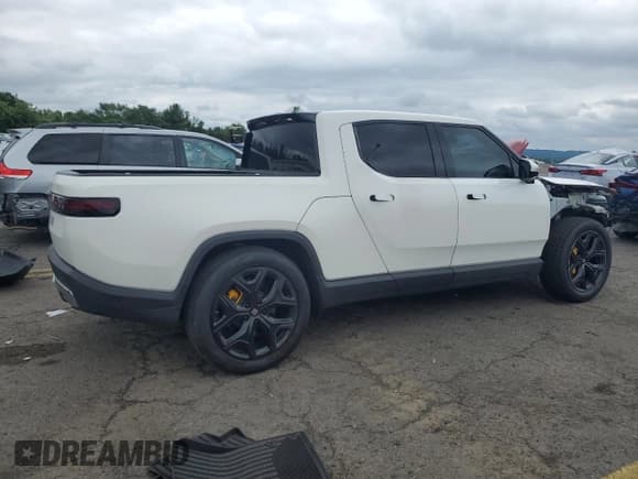✅ 2022 Rivian R1T Adventure • VIN: 7FCTGAAA3NN015635 • Lot: 62676854. Wystawiony na Copart z przebiegiem 10 608 mil. Bezpłatny archiwum sprzedaży aukcyjnych z USA i szczegółowy raport historii pojazdu na DreamBid. Zdjęcie 3.