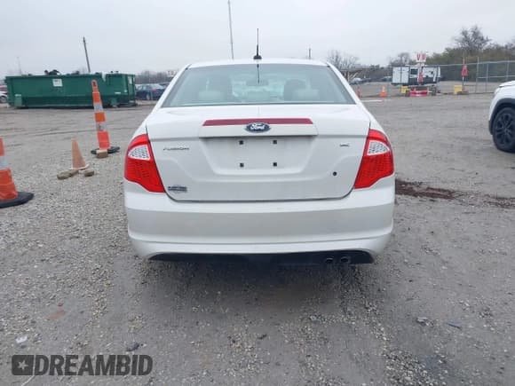 ✅ 2010 Ford Fusion SE • VIN: 3FAHP0HA1AR178700 • Lot: 43734481. Wystawiony na IAAI z przebiegiem 80 996 mil. Bezpłatny archiwum sprzedaży aukcyjnych z USA i szczegółowy raport historii pojazdu na DreamBid. Zdjęcie 17.