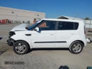 ✅ 2010 Kia Soul + • VIN: KNDJT2A23A7701874 • Лот: 43644955. Опубликован ранее на IAAI с пробегом 165 351 миль. Бесплатный доступ к архиву аукционных продаж из США и подробный отчёт об истории автомобиля на DreamBid. Изображение 15.