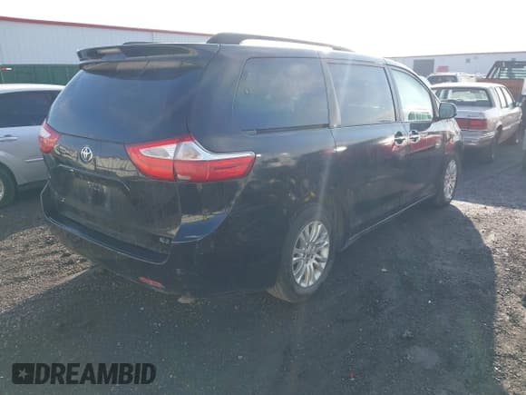 ✅ 2015 Toyota Sienna XLE • VIN: 5TDYK3DC3FS660414 • Lot: 43643982. Wystawiony na IAAI z przebiegiem 200 605 mil. Bezpłatny archiwum sprzedaży aukcyjnych z USA i szczegółowy raport historii pojazdu na DreamBid. Zdjęcie 4.