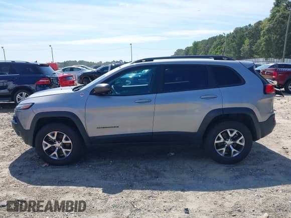 ✅ 2017 Jeep Cherokee Trailhawk L Plus • VIN: 1C4PJMBS5HD214410 • Lot: 43075418. Wystawiony na IAAI z przebiegiem 77 527 mil. Bezpłatny archiwum sprzedaży aukcyjnych z USA i szczegółowy raport historii pojazdu na DreamBid. Zdjęcie 15.