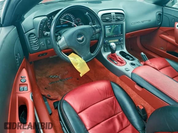 ✅ 2007 Chevrolet Corvette • VIN: 1G1YY36U975106282 • Lot: 96610115. Wystawiony na Copart z przebiegiem 34 718 mil. Bezpłatny archiwum sprzedaży aukcyjnych z USA i szczegółowy raport historii pojazdu na DreamBid. Zdjęcie 8.