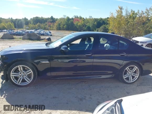 ✅ 2015 BMW 5 Series 535i xDrive • VIN: WBA5B3C57FD548620 • Lot: 43355015. Listed on IAAI with 47,705 mi. Free auction sales archive from the USA and detailed vehicle history report at DreamBid. Image 15.